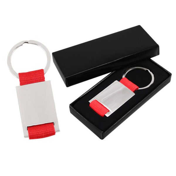 Llavero Metálico Strap, vista 2 - Llaveros Metálicos | MerchLAB