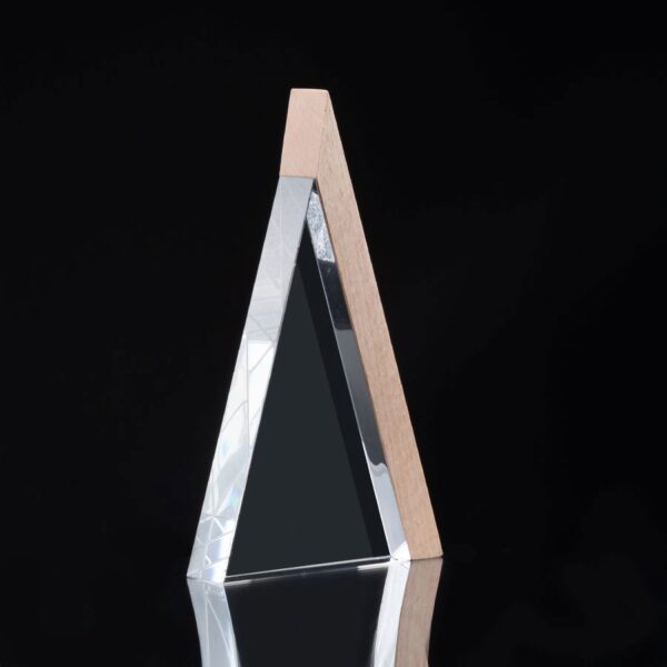 Trofeo Galvano de Madera y Cristal "Triangle", vista 2 - Galvano Corporativo | MerchLAB