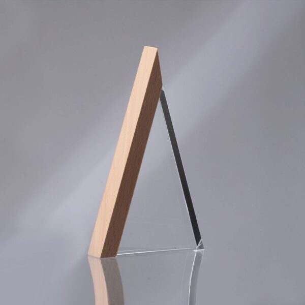 Trofeo Galvano de Madera y Cristal "Triangle" 4 Trofeo Galvano de Madera y Cristal "Triangle", foto 4 - Galvano Corporativo | MerchLAB