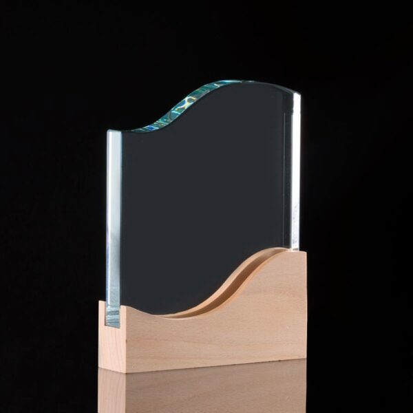 Trofeo Galvano de Madera y Cristal "Curve", detalle - Galvano Corporativo | MerchLAB