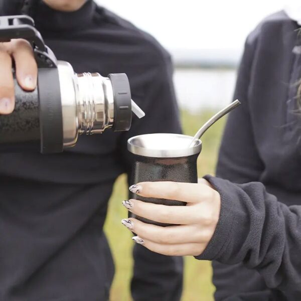 Mate Origen c/Bombilla Pampero, detalle - Tazones, Termos y Mugs | MerchLAB