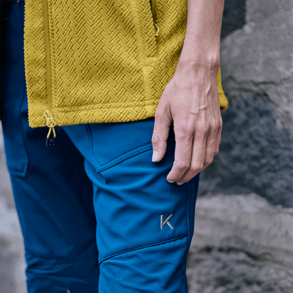Pantalon Volga Azul Petroleo Mujer, detalle - Pantalones | MerchLAB