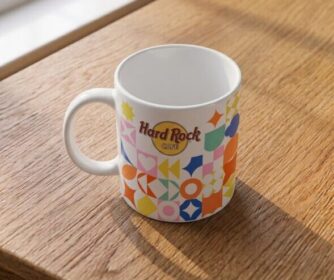 tazon con logo de hard rock
